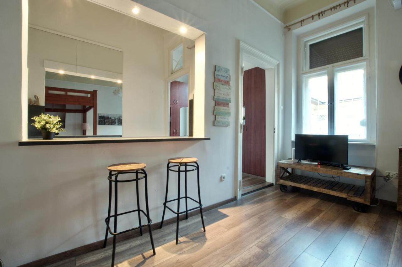 Standard Apartment By Hi5 - Nyugati Square Budapesta Exterior foto